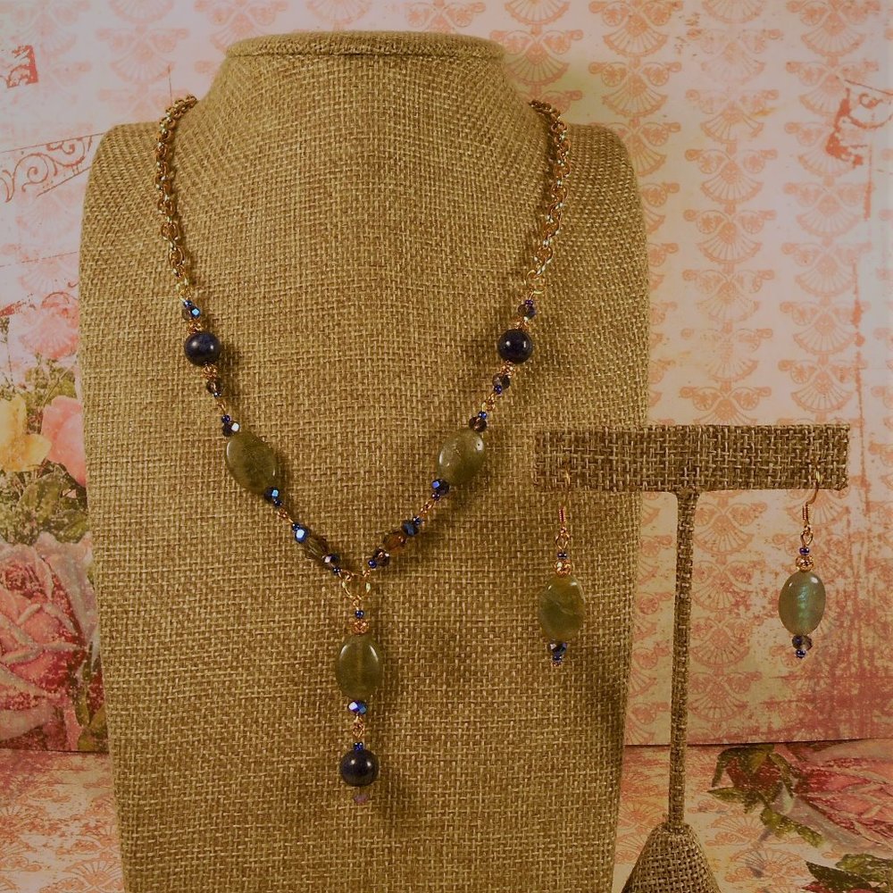 necklace set with natural labradorite stones